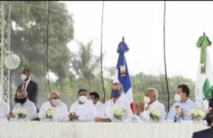 Gobierno firma acuerdo para bajar precios del pollo