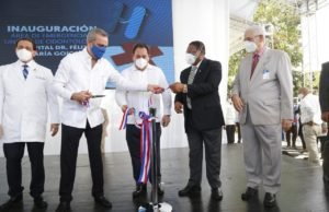 Abinader inaugura áreas médicas hospital de los Billeteros.