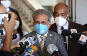 Presidente CMD atribuye a levantamiento del toque de queda incremento casos covid