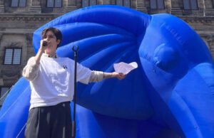 Joven se “molesta” al heredar millones de dólares y busca pagar el 90% de su fortuna en impuestos