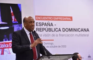 Ministro Almonte aboga por inversión privada para desarrollar energía renovable