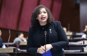 Juliana O’neal denuncia persisten problemas con los medicamentos de alto costo