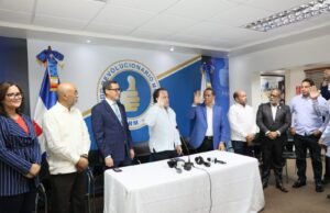 Paliza juramenta a Maireni Pérez, expresidente municipal del PRD en La Vega