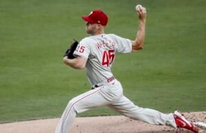 Wheeler impresiona y los Filis golpean primero a los Padres