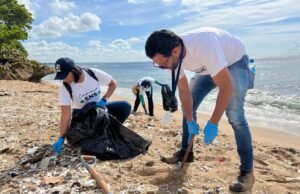 SNS realiza jornada de limpieza de playa en Güibia