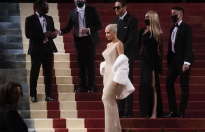 Kim Kardashian entró en pánico tras subir dos kilos antes de usar vestido de Marilyn Monroe