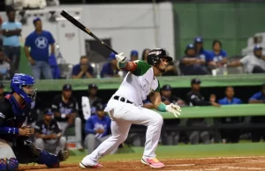 Estrellas vencen al Licey con rally de tres en el cierre del noveno