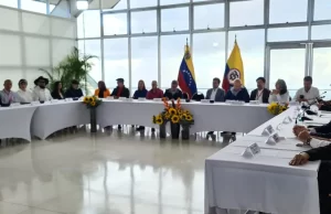Empieza la reinstalación de la mesa de diálogo con el ELN en Caracas, Venezuela