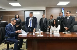 Pleno JCE y partidos políticos firman compromiso por la integridad electoral