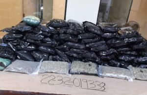 Encuentran dos maletas con 67 paquetes de cocaína en el AILA