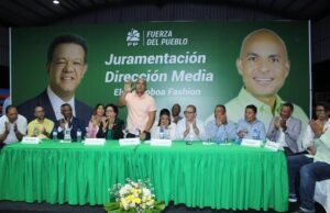 Fuerza del Pueblo juramenta a Elmín Noboa como presidente de la Dirección Media en SDE