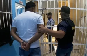 Capturan a hombre vinculado a cargamento de cocaína en el AILA