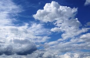 Abrigo y paraguas serían buenas opciones hoy; prevén temperaturas frecas y lluvias