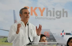 Abinader clama a legisladores aprobar ley fomento y competitividad de aviación civil