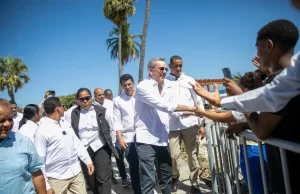 Presidente inaugura distintas obras en Barahona