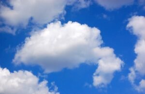 Meteorología pronostica sol con nubes dispersas para este viernes