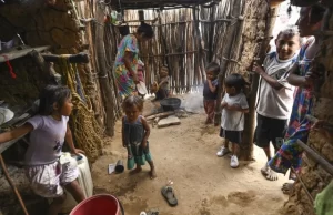 Hambre y sed: la vida corta de niños indígenas en un desierto de Colombia
