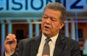 Leonel entrega padrón a JCE «con 1.5 millones de miembros»