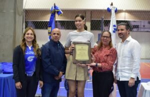 Club Naco reconoce a la voleibolista Alondra Tapia; inauguran torneo