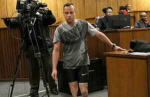 Exatleta paralímpico Oscar Pistorius busca libertad condicional
