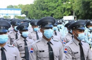 Policías empezarán este mes a cobrar aumento del salario mínimo