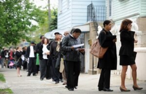 EEUU crea 311.000 nuevos empleos, pero el desempleo sube a 3,6%