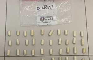 Arrestan extranjero con 89 bolsitas cocaína en el estómago