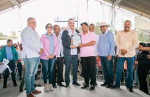 Abinader entrega 1,183 títulos de propiedad en Montecristi