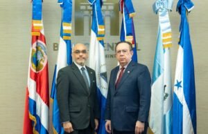 Gobernador Valdez Albizu preside la 297 Reunión del CMCA