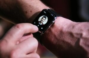 Los fabricantes de relojes se lanzan a conquistar a la generación Z