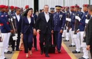 Abinader regresa al país tras participar en coronación del rey de Carlos III