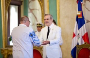 Abinader recibe cartas credenciales de 8 nuevos embajadores en RD