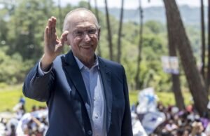 Candidato presidencial guatemalteco promete ‘tablets’ digitales para mejorar educación
