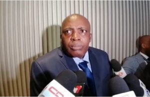 Denuncian atropellos de agente de Migración y policía contra haitianos