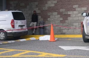 Mujer se lanza de cuarto piso de Plaza Central y pierde la vida