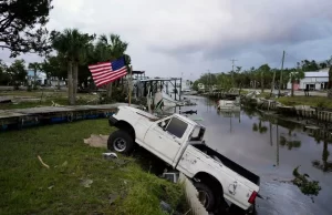 Florida evalúa daños tras paso de Idalia, que avanza por el sureste de EEUU