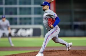 Eovaldi y una ofensiva oportuna le da la segunda victoria a los Rangers en la Serie de Campeonato