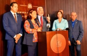 Diputada de Barahona denuncia errores en concursos para maestros