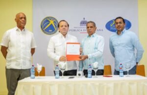 Paliza entrega 20 MM para remodelación del Centro Cultural Mauricio Báez