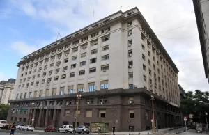 Déficit fiscal de Argentina se dispara 220,6 % interanual en octubre