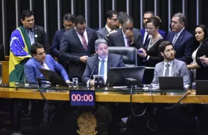 Concejales brasileños aprueban, sin saber, ley redactada por IA