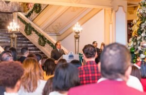 José Ignacio Paliza enciende árbol navideño del Palacio Nacional