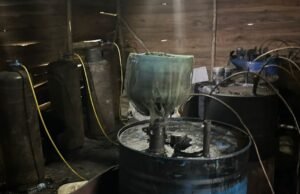 Policía desmantela fabrica de bebidas alcohólicas en Navarrete