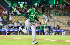 Las Estrellas vencen al Escogido y se plantan como el mejor equipo del Round Robin