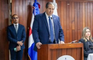 Víctor Atallah asume como ministro de Salud Pública