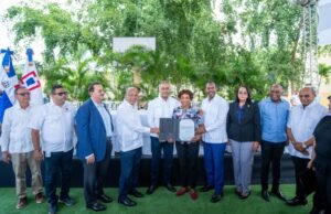 Gobierno entrega títulos de propiedad definitivos a 275 en Hato Mayor