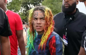 Fiscalía apela las medidas de coerción al rapero Tekashi por violencia de género