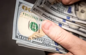 El dólar experimenta leve baja; se cambia para la venta a RD$58.98