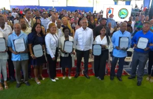 El Gobierno entrega títulos de propiedad en Consuelo, SPM