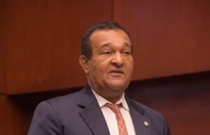 Antonio Marte critica “los que se robaron el país están en sus casas”